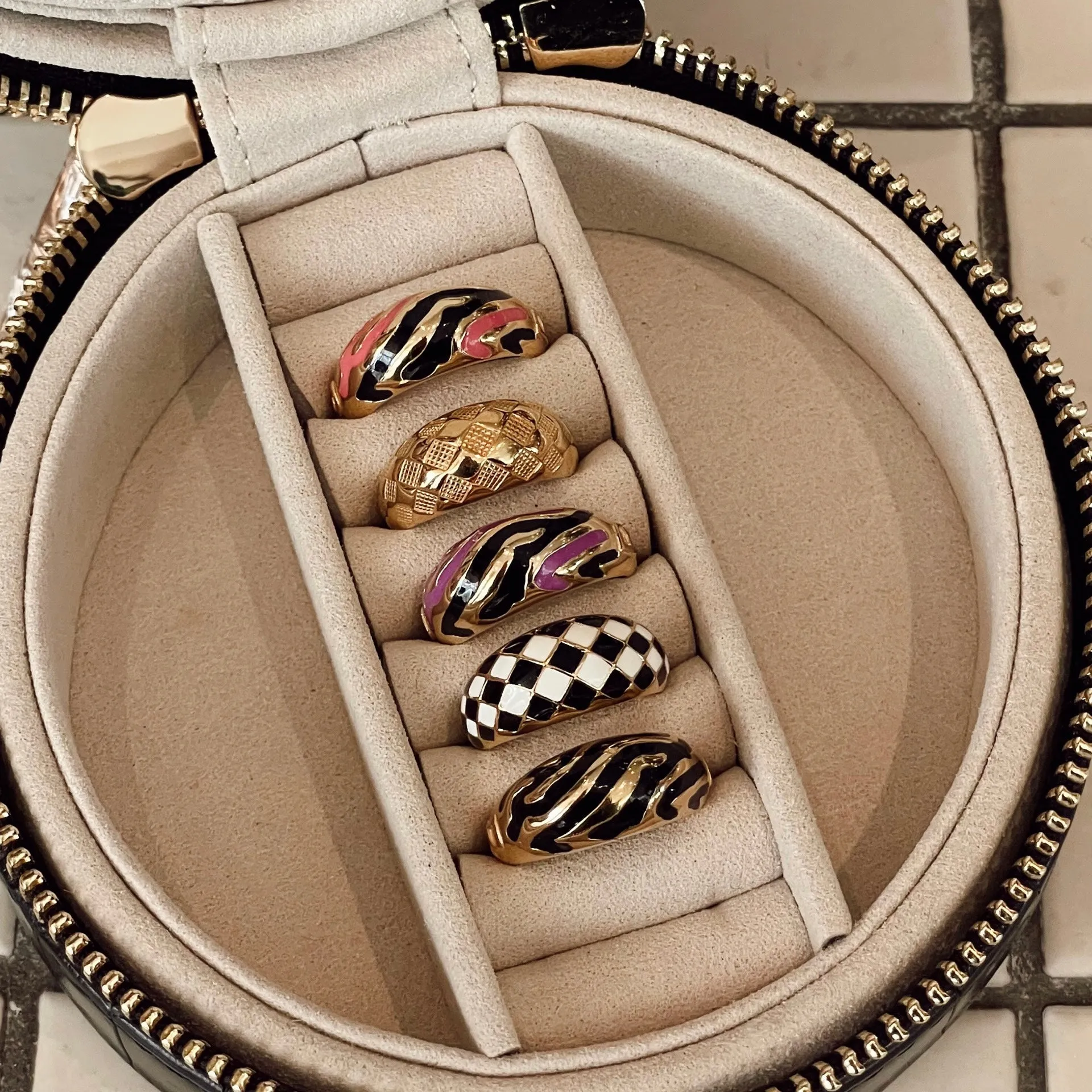 Checker Ring - Black And White